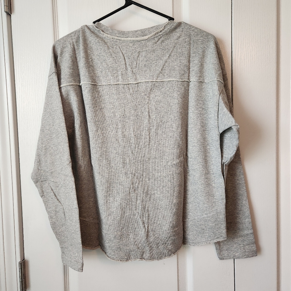 New In Sweater - Picture 3 of 3